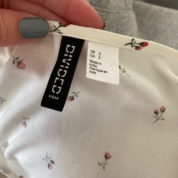 H&M Long Sleeve - Picture 3 of 3